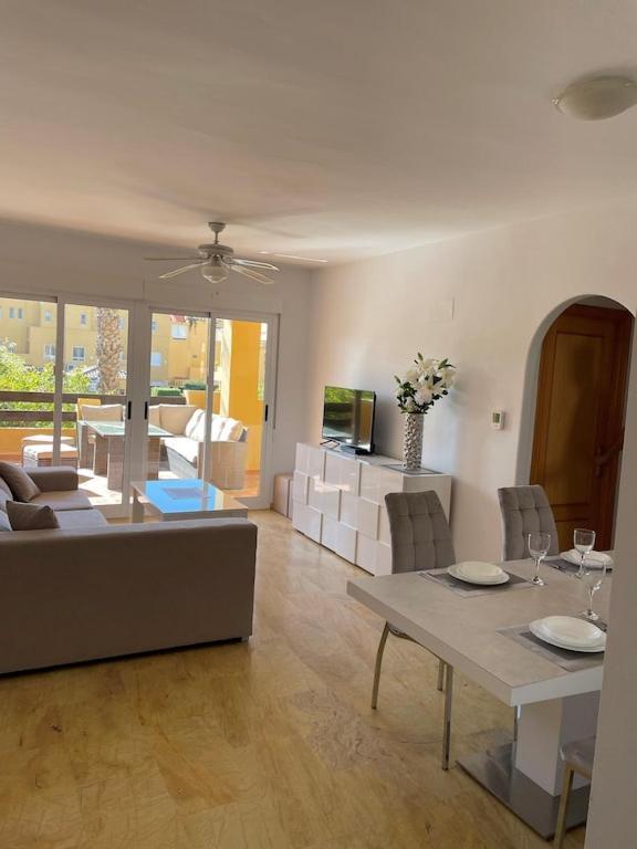A Stunning 2 Bedroom Apartment 5 Min Walk To The Beautiful Beaches Of Vera Playa Playas de Vera Екстериор снимка